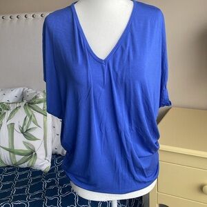 Amour Vert v-neck women's tee shirt blue OS